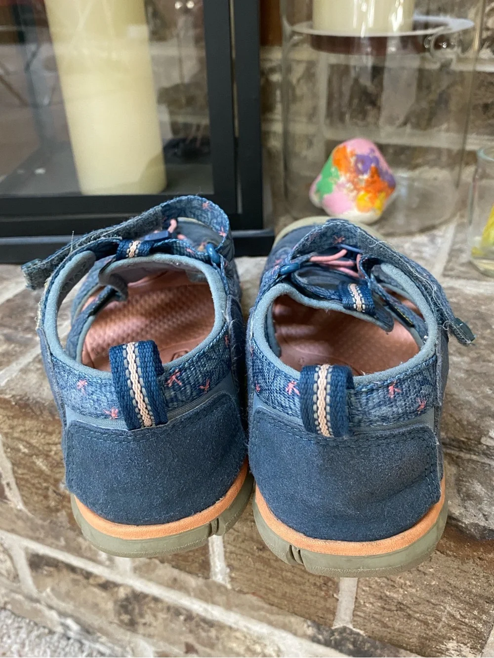 KEENS Sandals Kids Waterproof Shoes Closed-Toe Sandals Sz 4